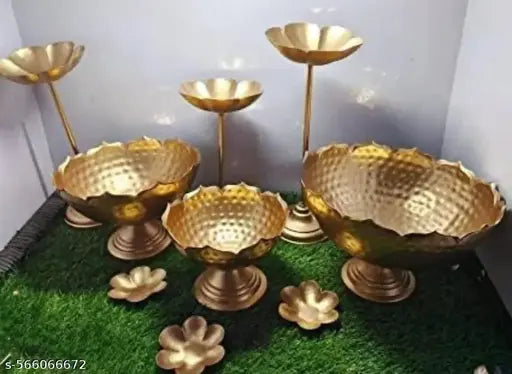 SAIRA TRADERS Metal Taj Bowl Hammered Urli and Candle Stand with Floating Diya | Urli Bowl for Home and Festival Decoration Urli (Set of 9 Pieces) (Colour-Gold).