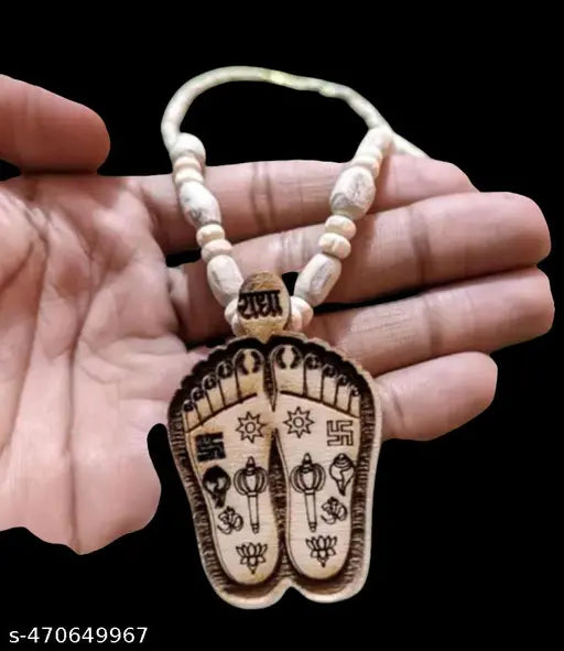 Tulsi mala original tulsi mala with Charan locket looks very beautiful