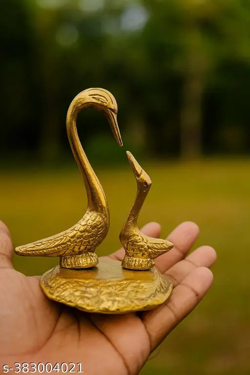 Saras Swan Pair of Kissing Duck Metal Decorative Showpiece - 15.5 cm (Metal, Gold)Showpiece item, Metal Gold Plated Kissing Duck/Swan Pair Showpiece for Home Decoration and Love feng Shui Antique Gifts Item
