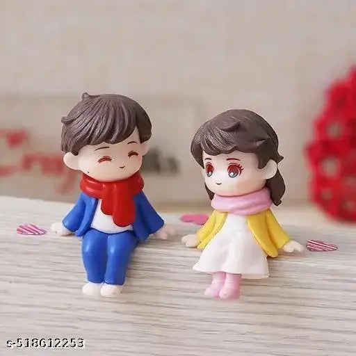 King Crafts Romantic Winter Couple Miniature Figurines – Hand-in-Hand Sitting Dolls