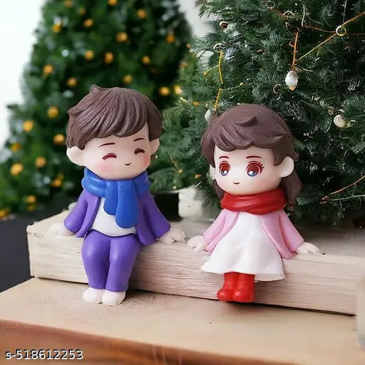 King Crafts Romantic Winter Couple Miniature Figurines – Hand-in-Hand Sitting Dolls