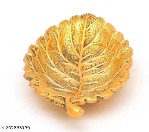 Mark India Metal Floral Leaf Design Dry Fruit/Dessert/Snacks Tray, Metal Dry fruit Tray, Metal Tray, Metal Tray for Kitchen Use, Metal Leaf Tray, Dry fruit Tray (W x L - 12.7 x 22cm, Gold)
