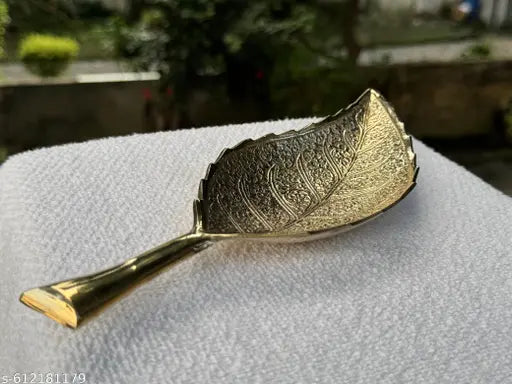 Elegant Leaf-Shaped Brass Dry Fruit Serving Tray,  Tabletop Display Platter | Elegant Centerpiece for Living Room,Dining Table & Office | Modern Leafs-Shaped Platters Gifting