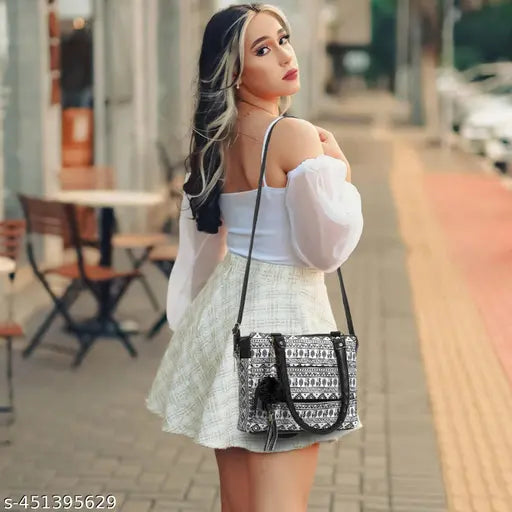 Woman Heand And Shoulder Selling  bags