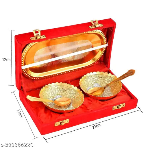 brings to you beautiful Silver and Double Tone Decorative Platter along with Awesome Royal Gift box to ensure royal look