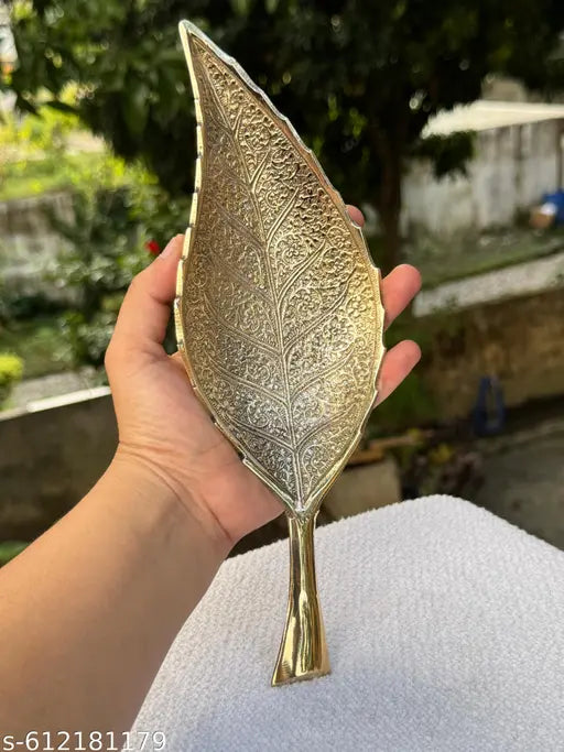 Elegant Leaf-Shaped Brass Dry Fruit Serving Tray,  Tabletop Display Platter | Elegant Centerpiece for Living Room,Dining Table & Office | Modern Leafs-Shaped Platters Gifting