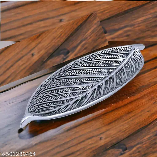 Handicraft metal Leaf Shape Tray (10 -Inch) for Home Decor Gifting Item, Diwali, Festival, Pooja Decorative Item for Living Room Dining Office Center Table,serving dry fruits and snacks (Silver, Pack of 1)