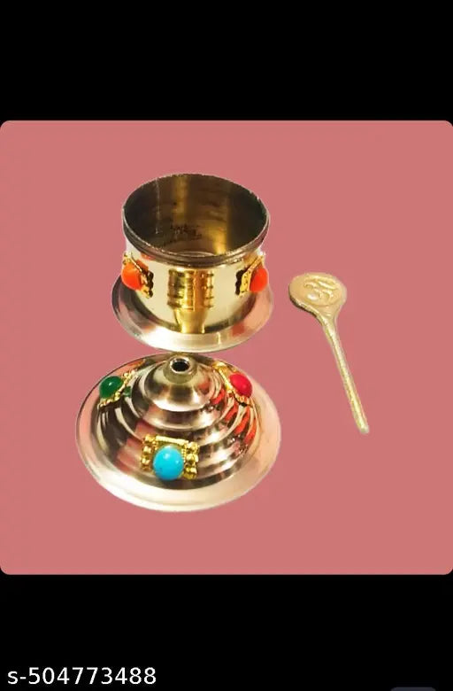 BRILLIANT HOME DECOR 100% Brass Luxury Fancy Sindoor Dani Royal class Brilliant Sindoor Dibbi kumkum fancy Sindoor Dani only woman purpose used sindoor Dani and all Pooja purpose sindoor Dani Size 4.5*4.5*6.5cm FINESH 100% Brass polish Material 100% Brass
