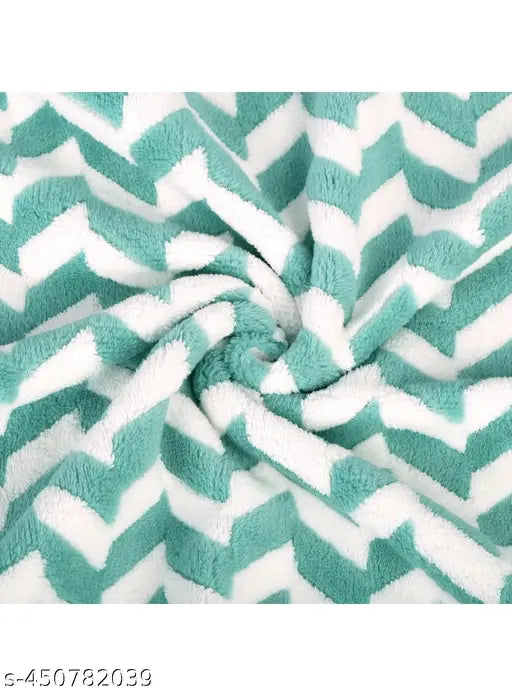 AKDC Rosslyn Zig Zag Microfiber 300 GSM Bath Towels (70x140 cm) Extra Soft Plush & Quick Dry High Absorbency Large Size Towels for Bath (Assorted Colour/Mix Design) 1Pc