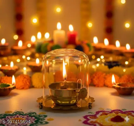 GOLD ANTIQUE AKHAND JYOT DIYA LARGE WITH ADJUSTABLE BATI KNOB AND GLASS COVER TRADITIONAL MANDIR JYOTI POOJA DEEPAK DEEPAM OIL LAMP KUNDULU FOR HOME TEMPLE AND DECOR POOJA ARTICLES SPRITUAL GIFT TRADITIONAL INDIAN METAL OIL LAMP FOR MANDIR, POOJA AND FEST