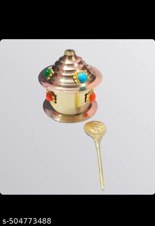 BRILLIANT HOME DECOR 100% Brass Luxury Fancy Sindoor Dani Royal class Brilliant Sindoor Dibbi kumkum fancy Sindoor Dani only woman purpose used sindoor Dani and all Pooja purpose sindoor Dani Size 4.5*4.5*6.5cm FINESH 100% Brass polish Material 100% Brass