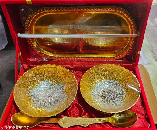 brings to you beautiful Silver and Double Tone Decorative Platter along with Awesome Royal Gift box to ensure royal look