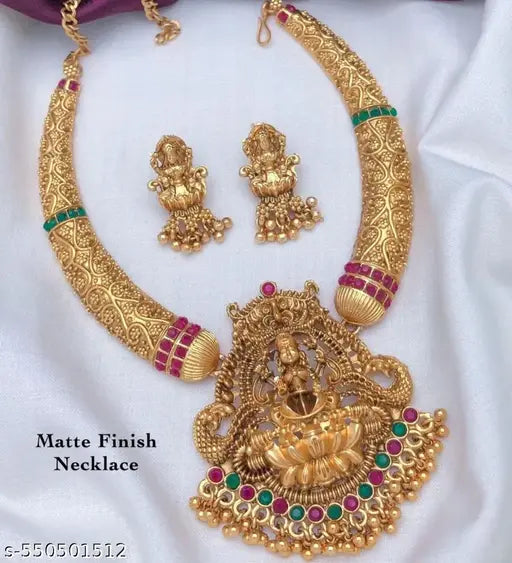 Temple Hasli Solid Chokar South Indian Necklace Set