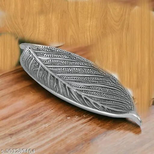 Handicraft metal Leaf Shape Tray (10 -Inch) for Home Decor Gifting Item, Diwali, Festival, Pooja Decorative Item for Living Room Dining Office Center Table,serving dry fruits and snacks (Silver, Pack of 1)
