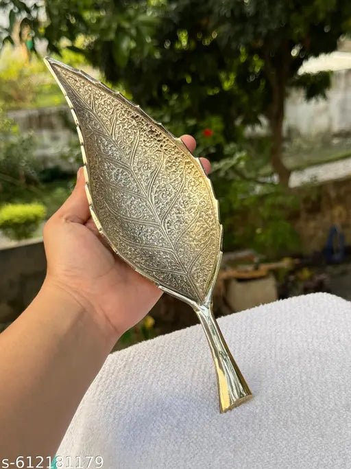 Elegant Leaf-Shaped Brass Dry Fruit Serving Tray,  Tabletop Display Platter | Elegant Centerpiece for Living Room,Dining Table & Office | Modern Leafs-Shaped Platters Gifting